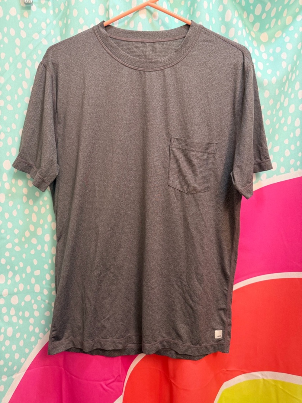 Men's VUORI Pocket Crew Neck T‑Shirt - CharcoaL BROWNISH